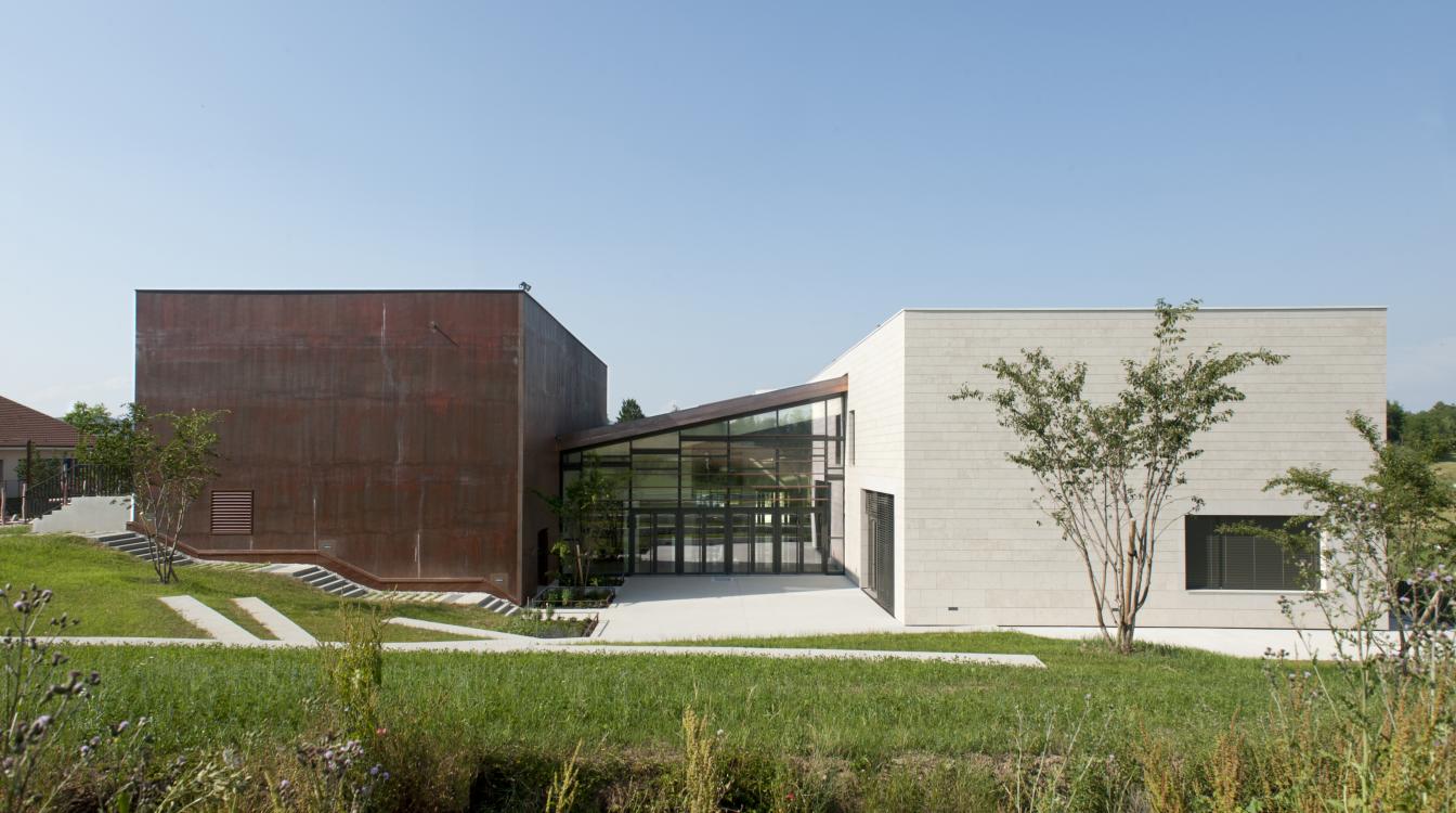 Beatrice-Cafieri-DeJong-Architectes-Mairie-de-Chavanod-Beatrice-Cafieri-7646-7647-Panoramique-B.jpg